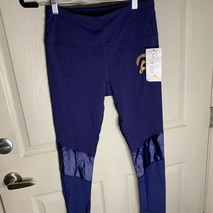 Cropped blue leggings